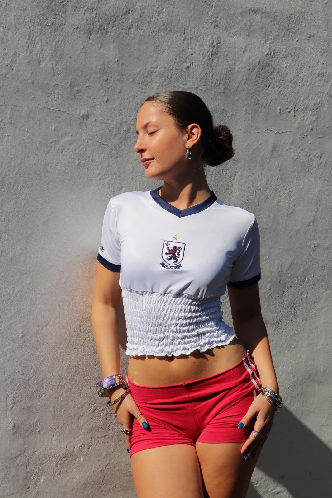 White · Off-white, navy collar