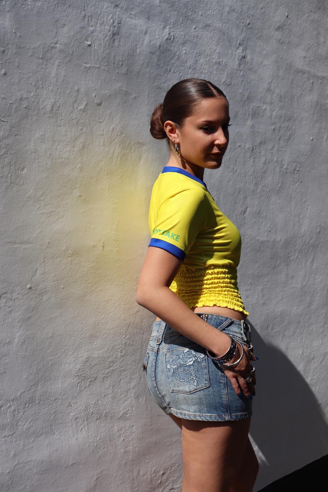 Yellow · view 5